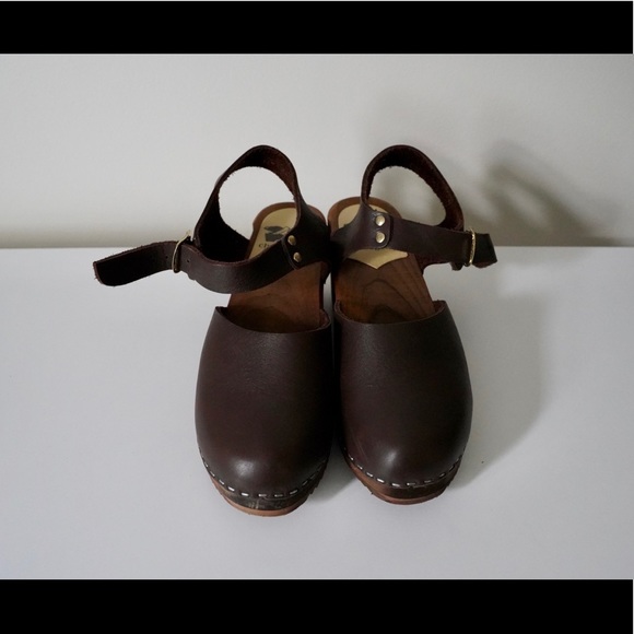 Classic Brown/Brown Oiled Leather Clogs - Size 8 - Picture 1 of 3